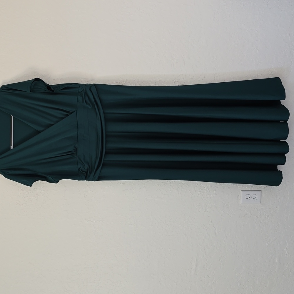 Formal Green Dress Size 3x only Worn Once